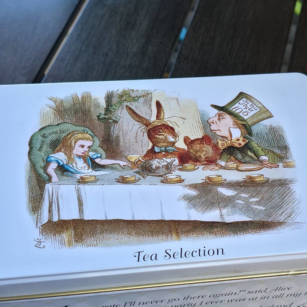 Alice Adventures in Wonderland empty metal tin - Picture 9 of 12